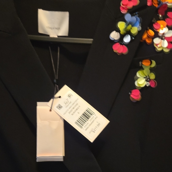 Elegant Blazer Dress with Colorful Floral Accents - Picture 5 of 12